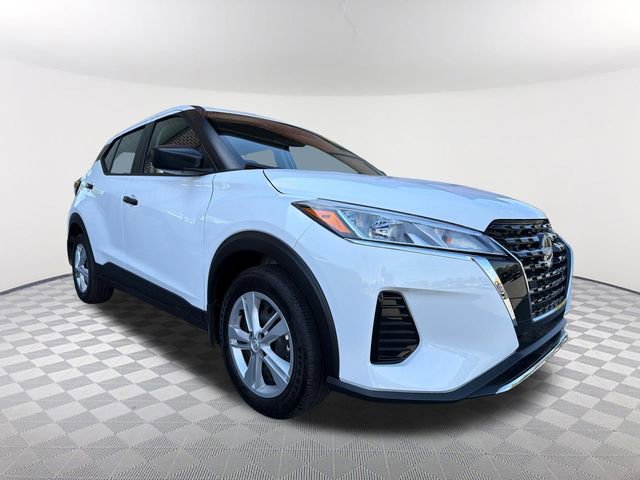 Used 2025 Nissan Kicks Play S FWD image 3