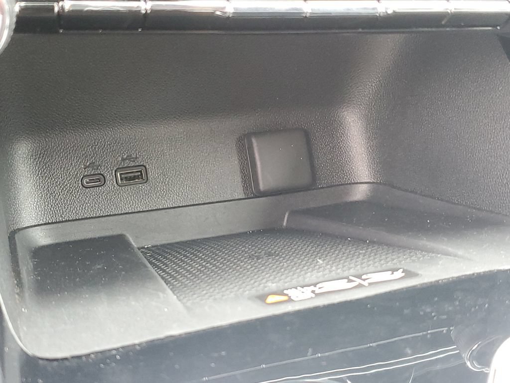 Used 2024 Chevrolet Traverse Z71 w/ LPO, Floor Liner Package AWD/4WD image 23