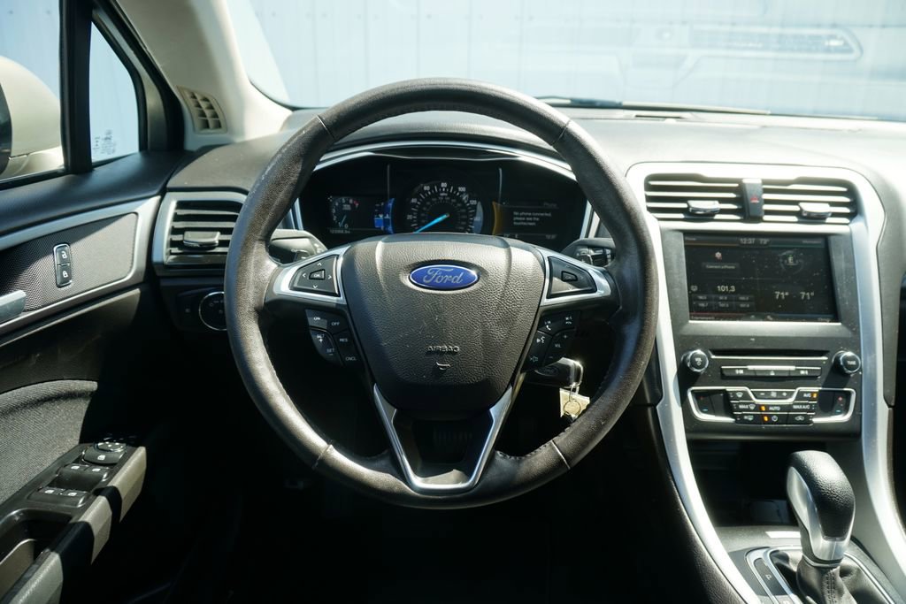 Used 2016 Ford Fusion SE FWD image 13