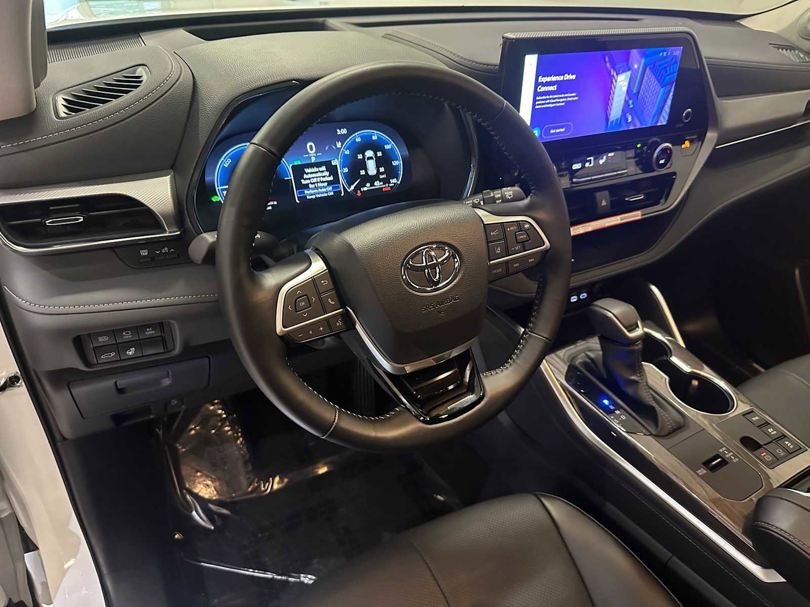 Certified 2025 Toyota Highlander Platinum image 2