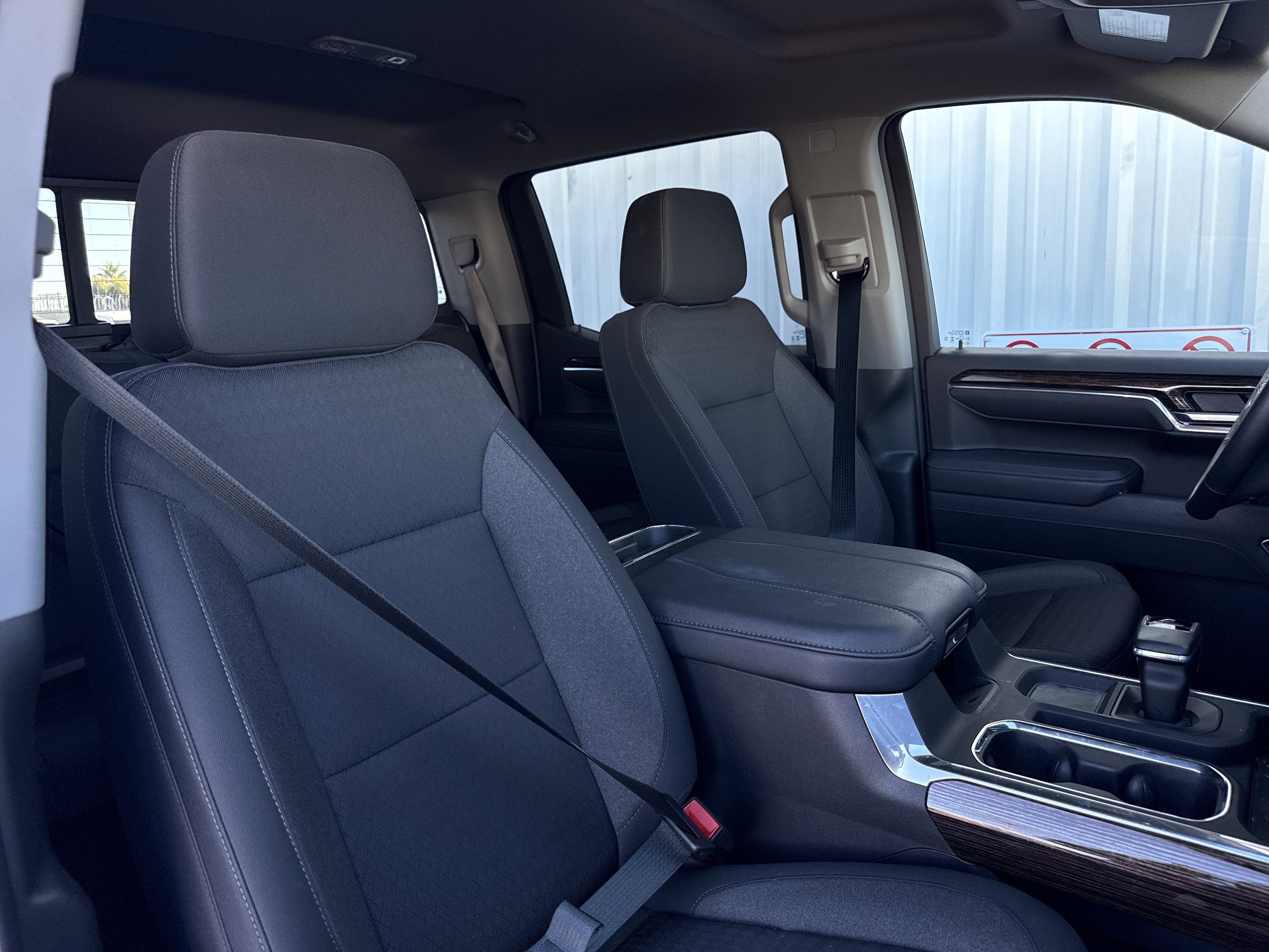 Used 2025 GMC Sierra 1500 Elevation image 44