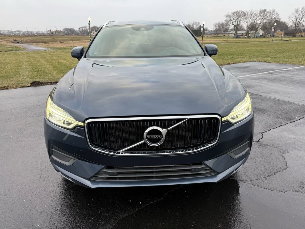 Used 2018 Volvo XC60 T5 Momentum w/ Vision Package image 2