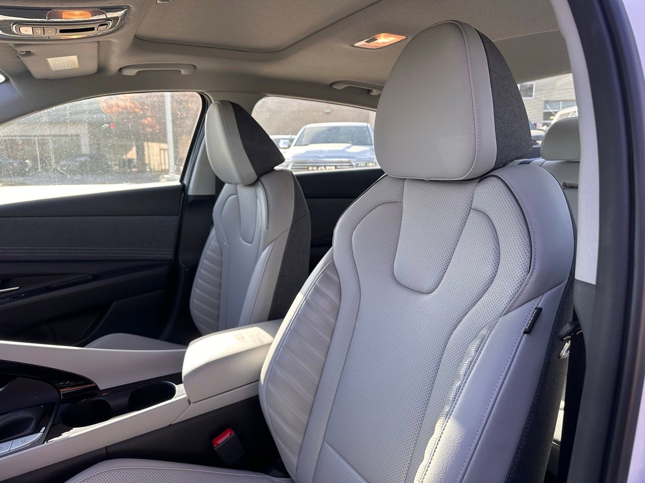 Certified 2025 Hyundai Elantra Limited image 24