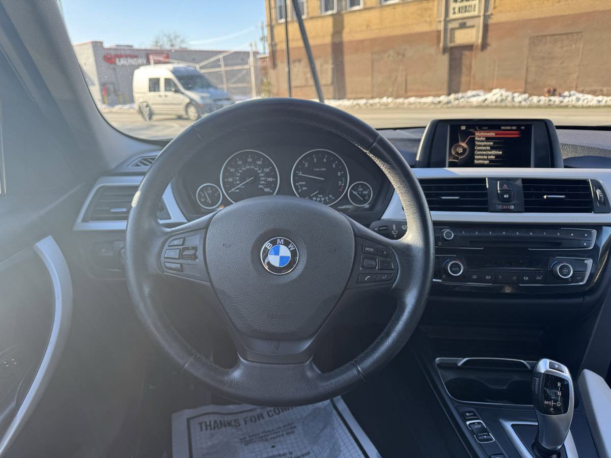 Used 2016 BMW 320i Sedan RWD image 11