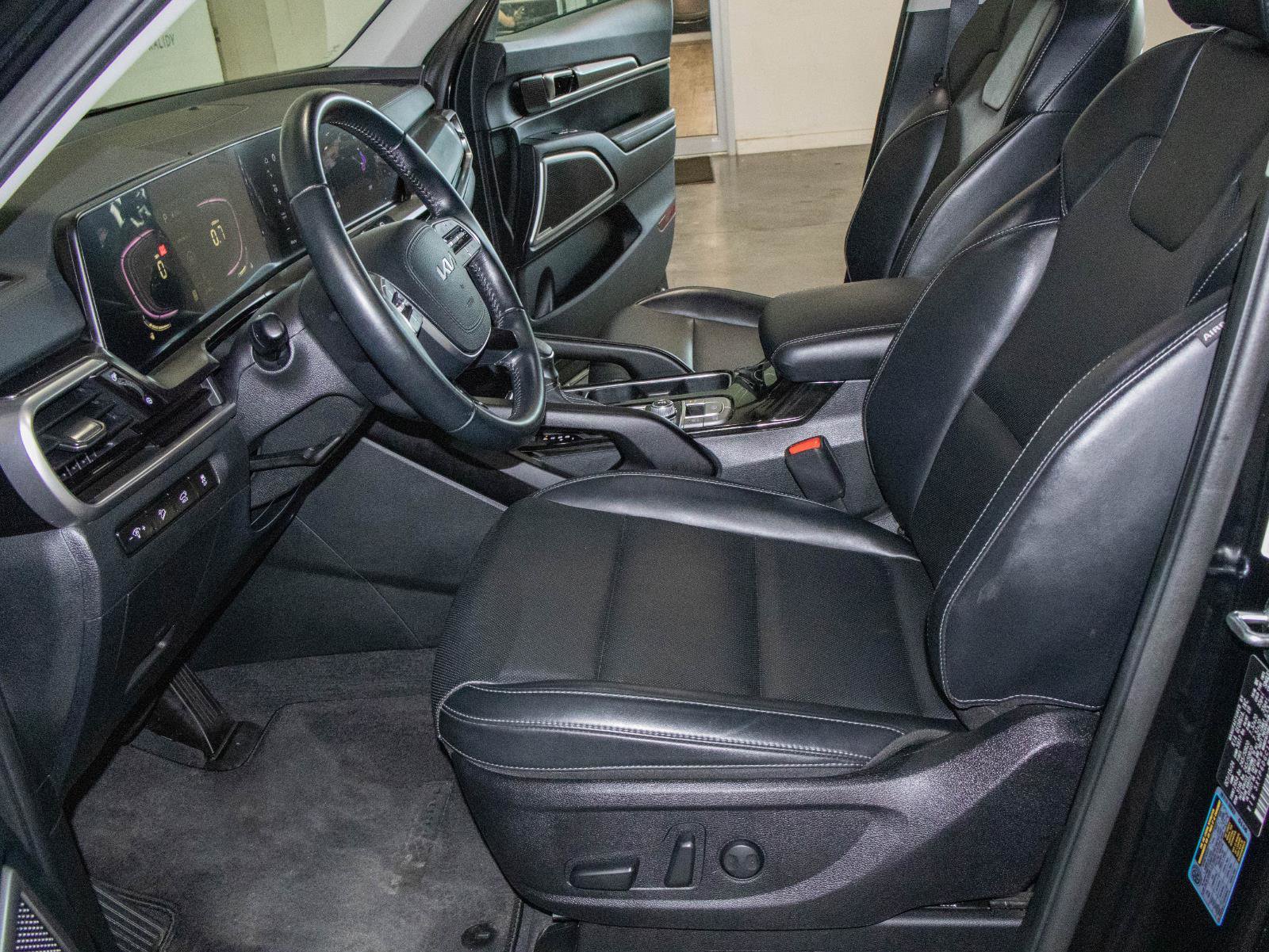 Used 2025 Kia Telluride S image 8