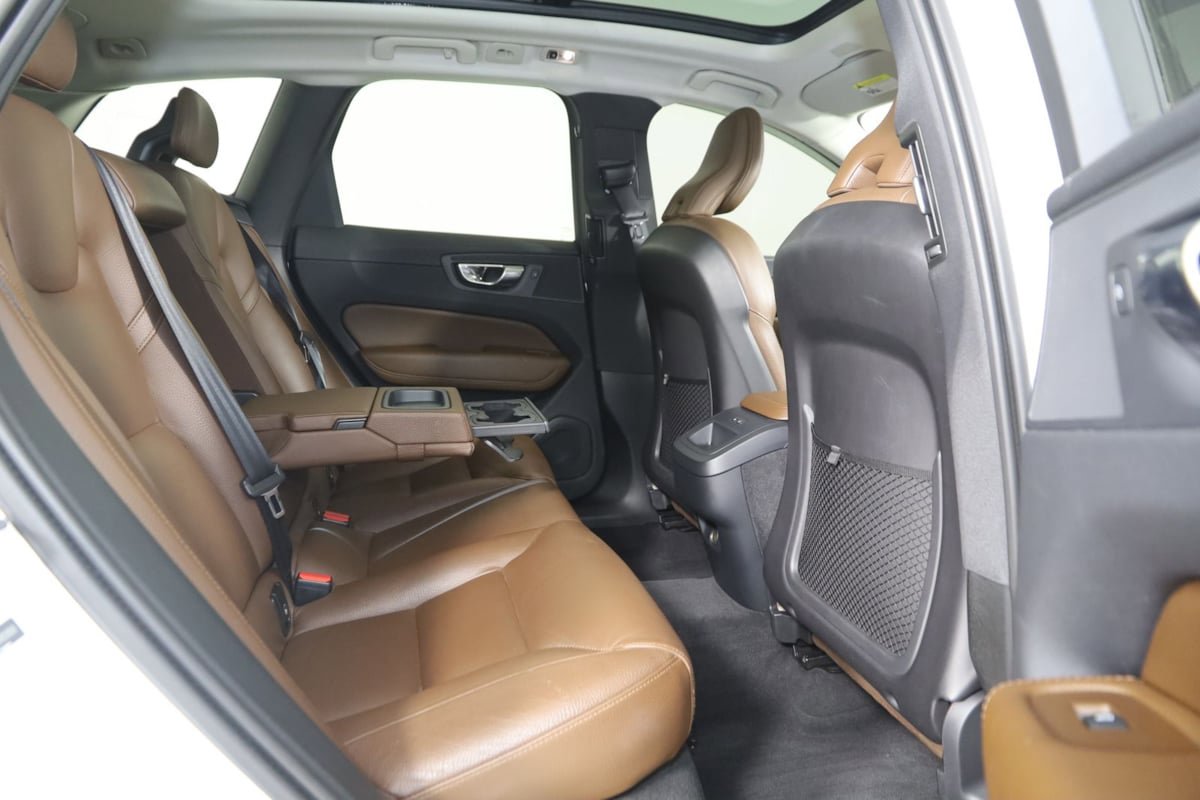 Used 2019 Volvo XC60 T5 Momentum w/ Multimedia Package image 14