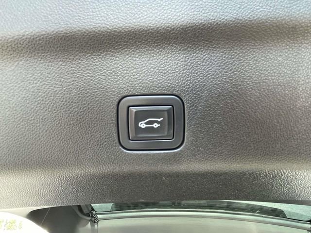 Used 2023 GMC Yukon XL Denali Ultimate image 12