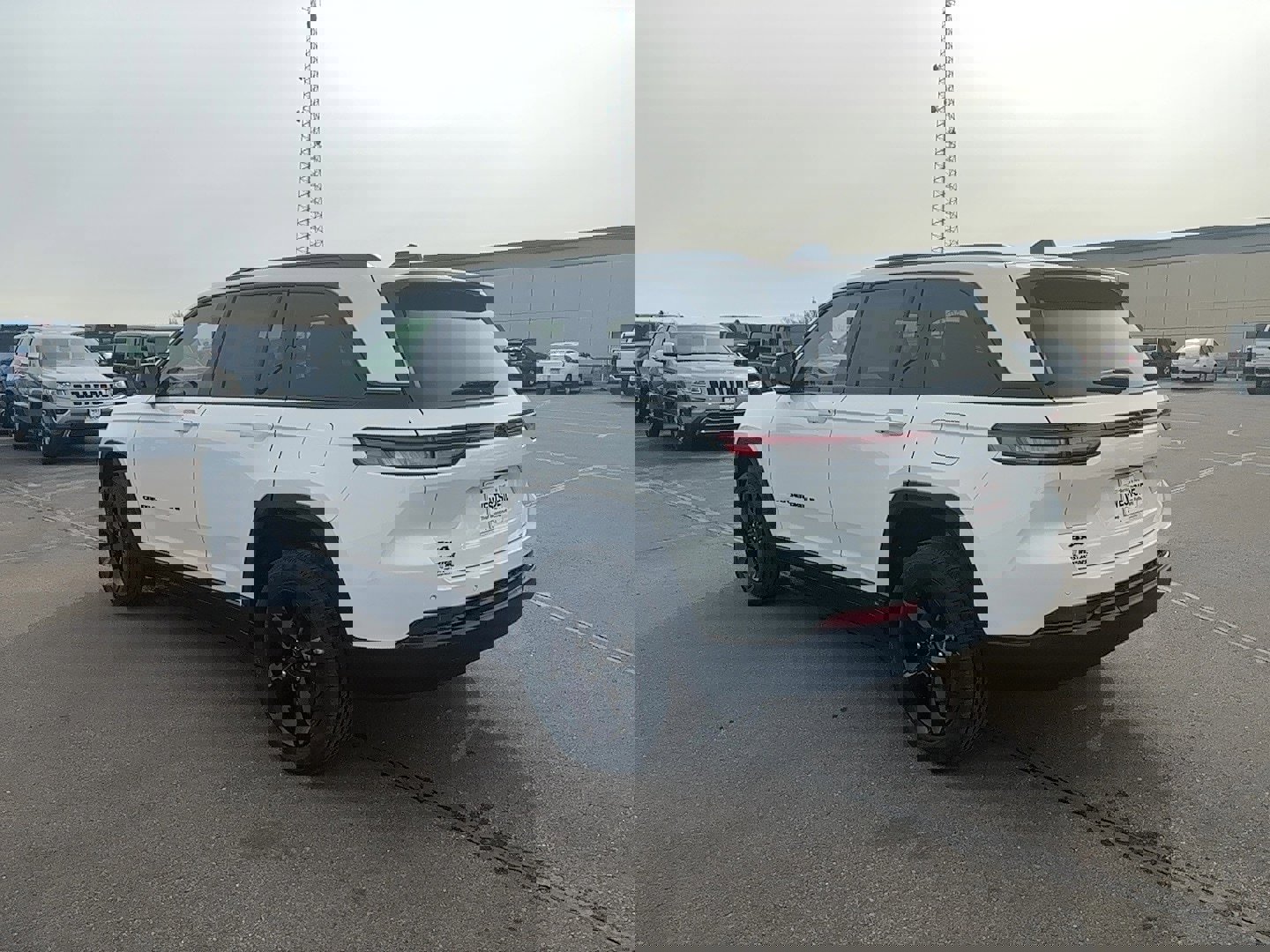 New 2025 Jeep Grand Cherokee Altitude image 7