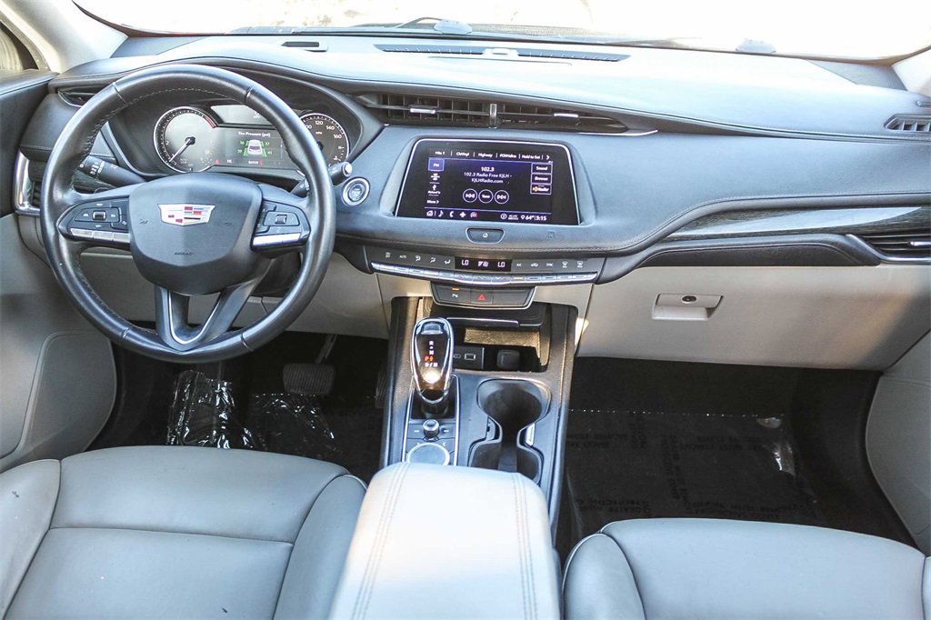 Used 2020 Cadillac XT4 Premium Luxury image 16