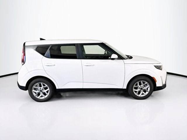 Certified 2023 Kia Soul LX w/ LX Technology Package FWD image 4