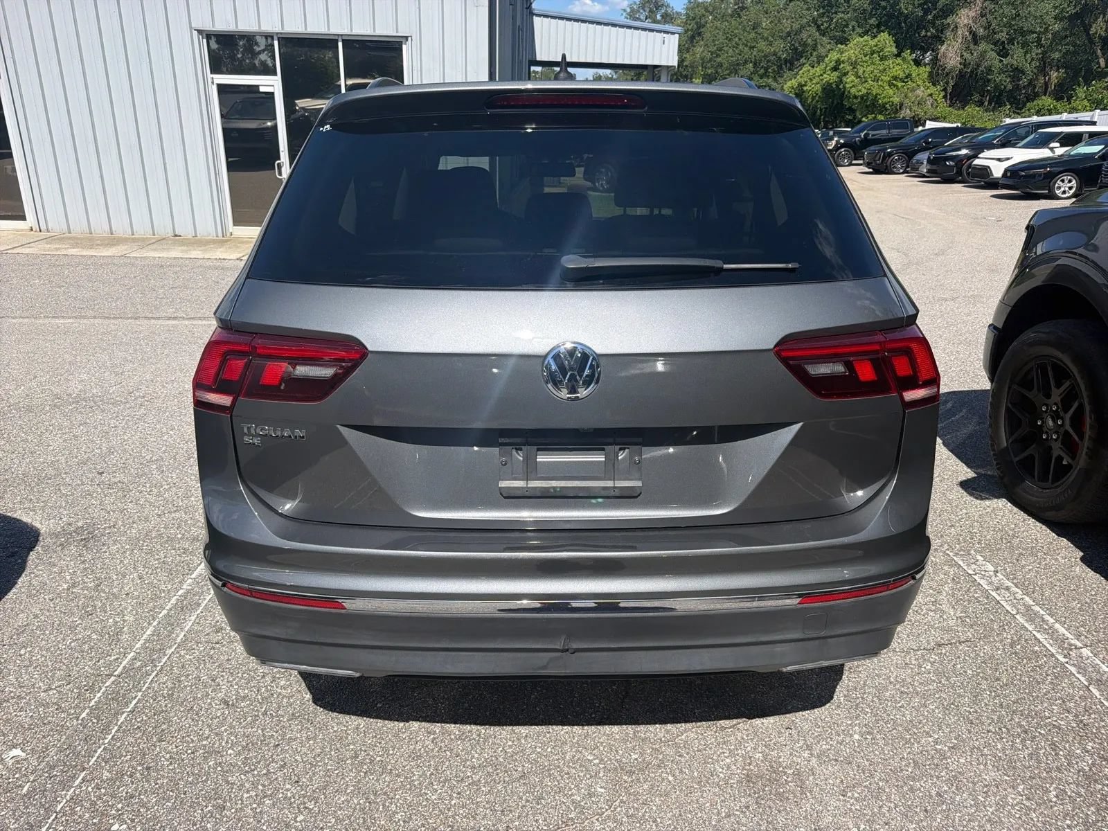 Used 2021 Volkswagen Tiguan SEL FWD image 8