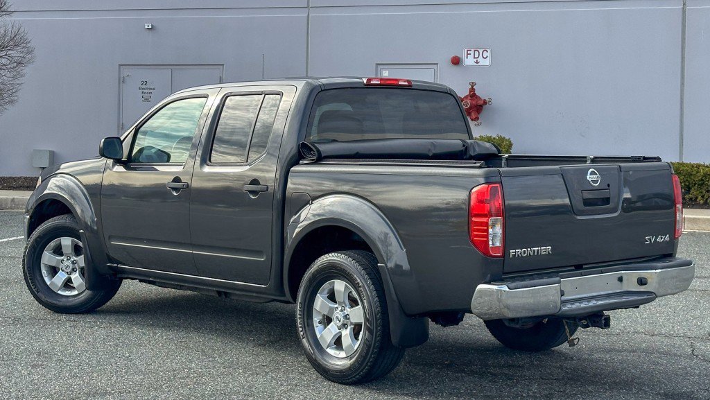 Used 2011 Nissan Frontier SV w/ SV Premium Utility Pkg AWD/4WD image 15