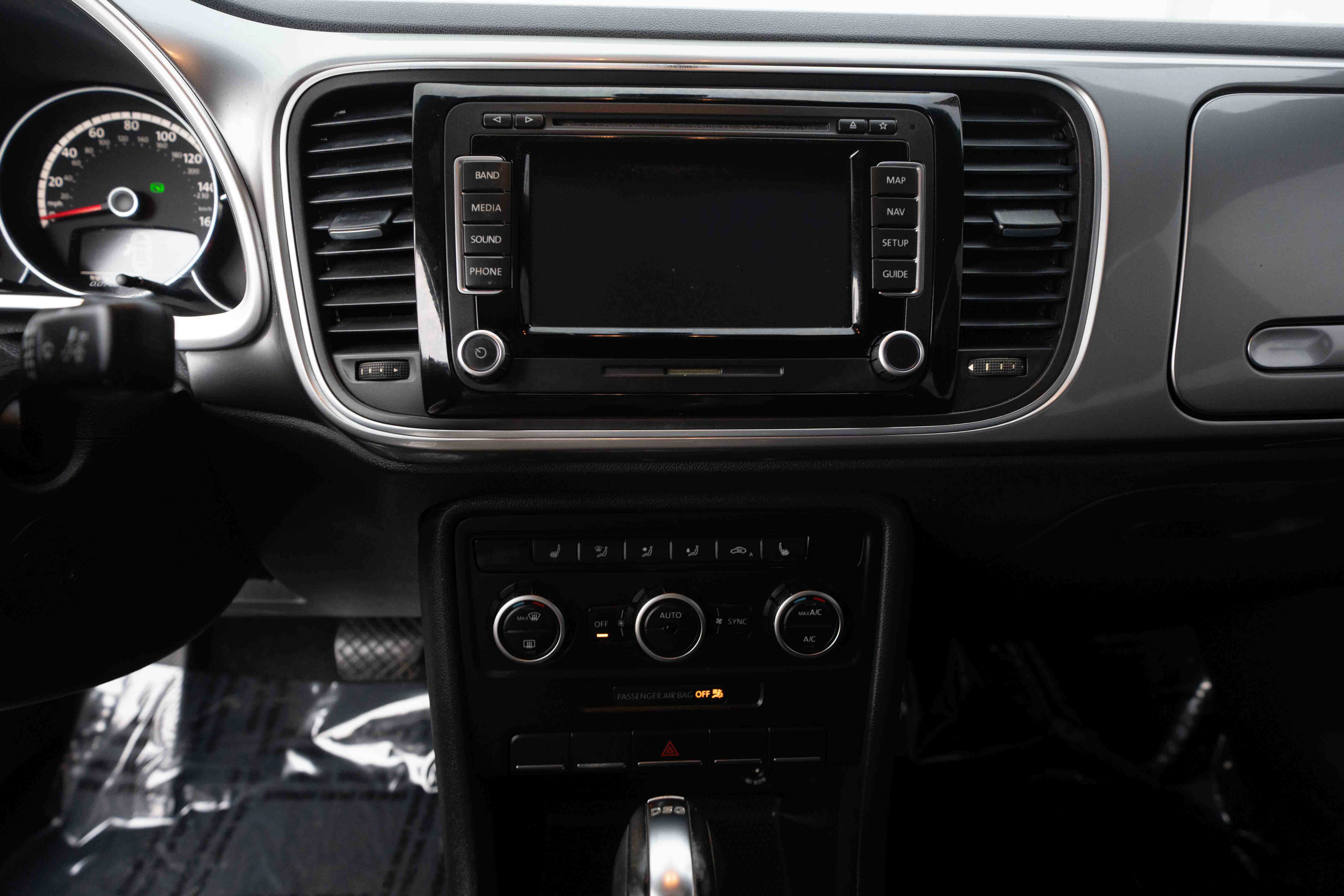 Used 2014 Volkswagen Beetle TDI FWD image 17