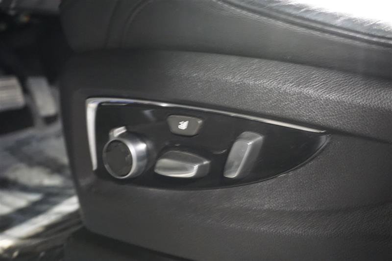 Used 2016 Cadillac Escalade Platinum image 11