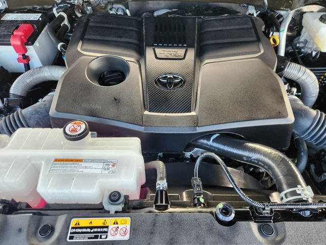 Certified 2026 Toyota Tundra Platinum w/ TRD Off-Road Package AWD/4WD image 31