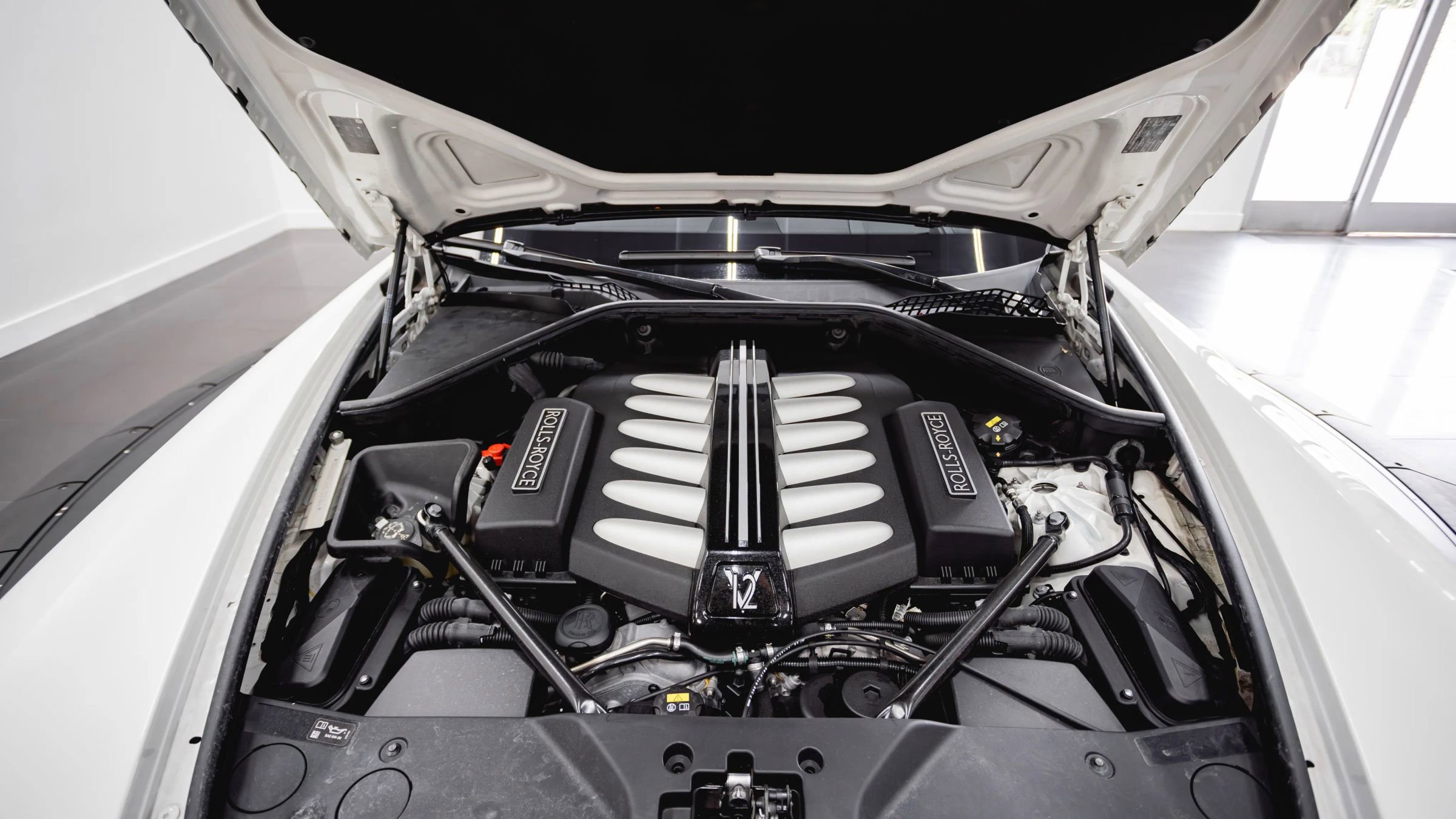 Used 2017 Rolls-Royce Dawn RWD image 73