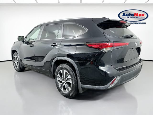 Used 2023 Toyota Highlander XLE AWD/4WD image 6