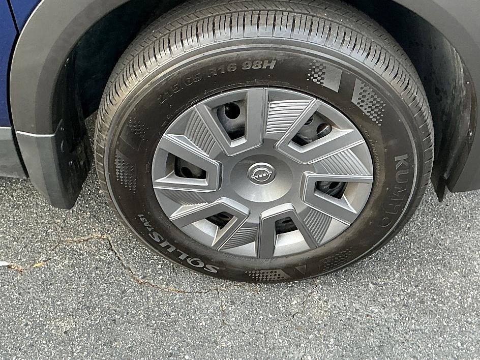 Certified 2025 Nissan Kicks S image 10