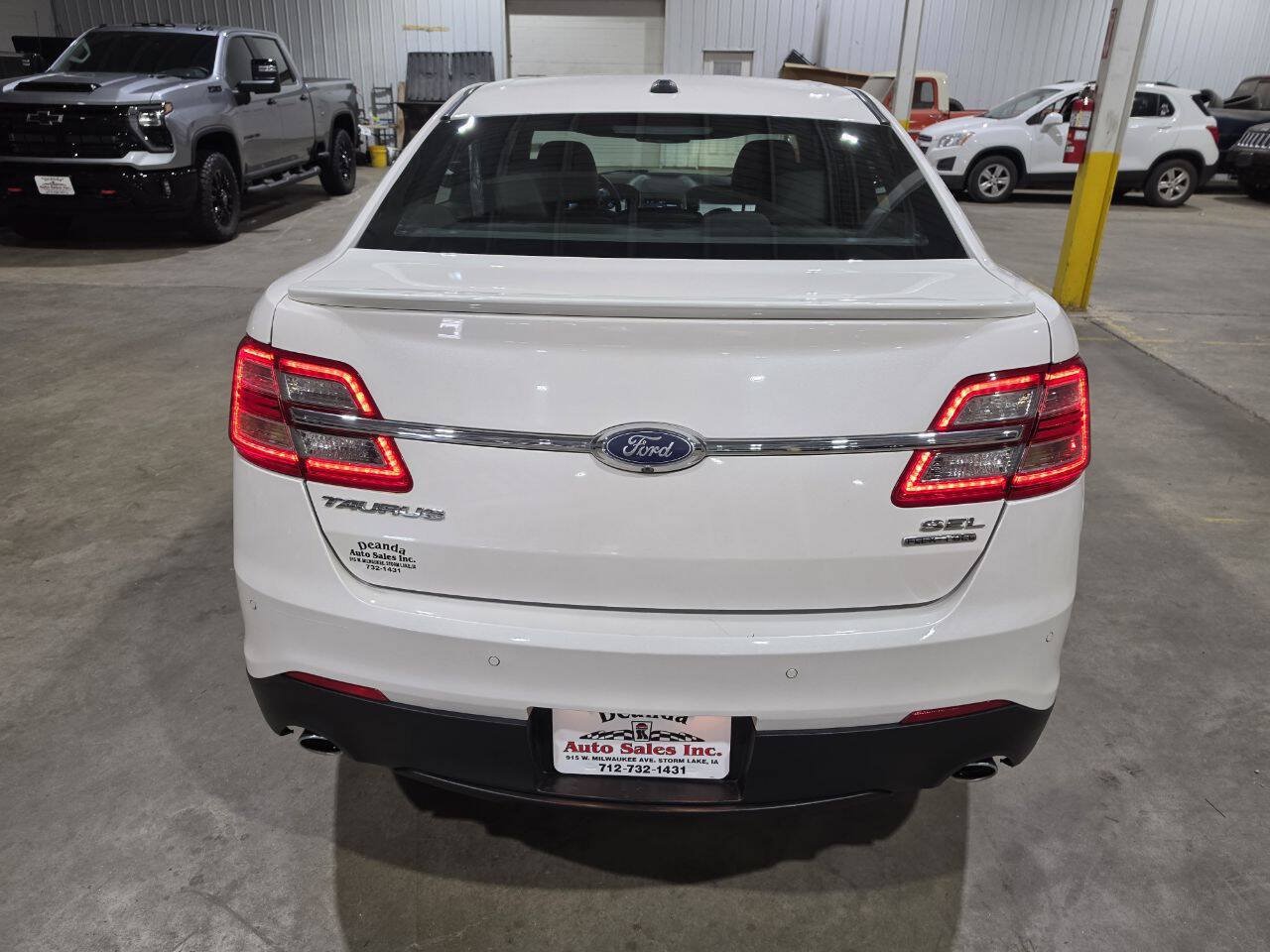 Used 2016 Ford Taurus SEL FWD image 10