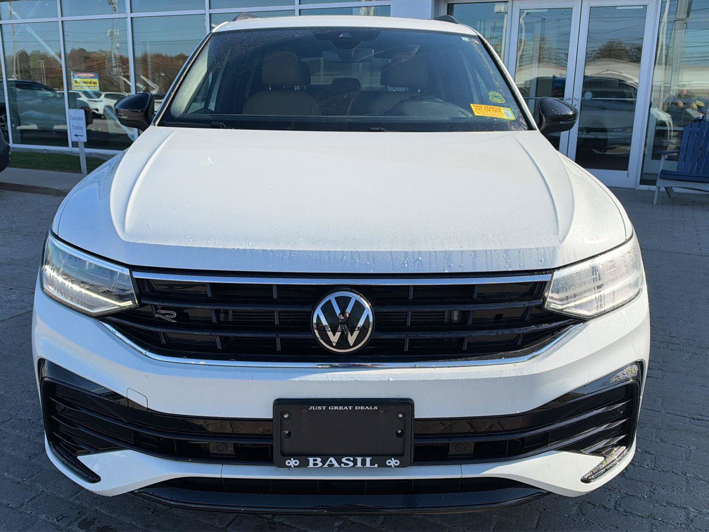 Used 2023 Volkswagen Tiguan SE R-Line AWD/4WD image 2