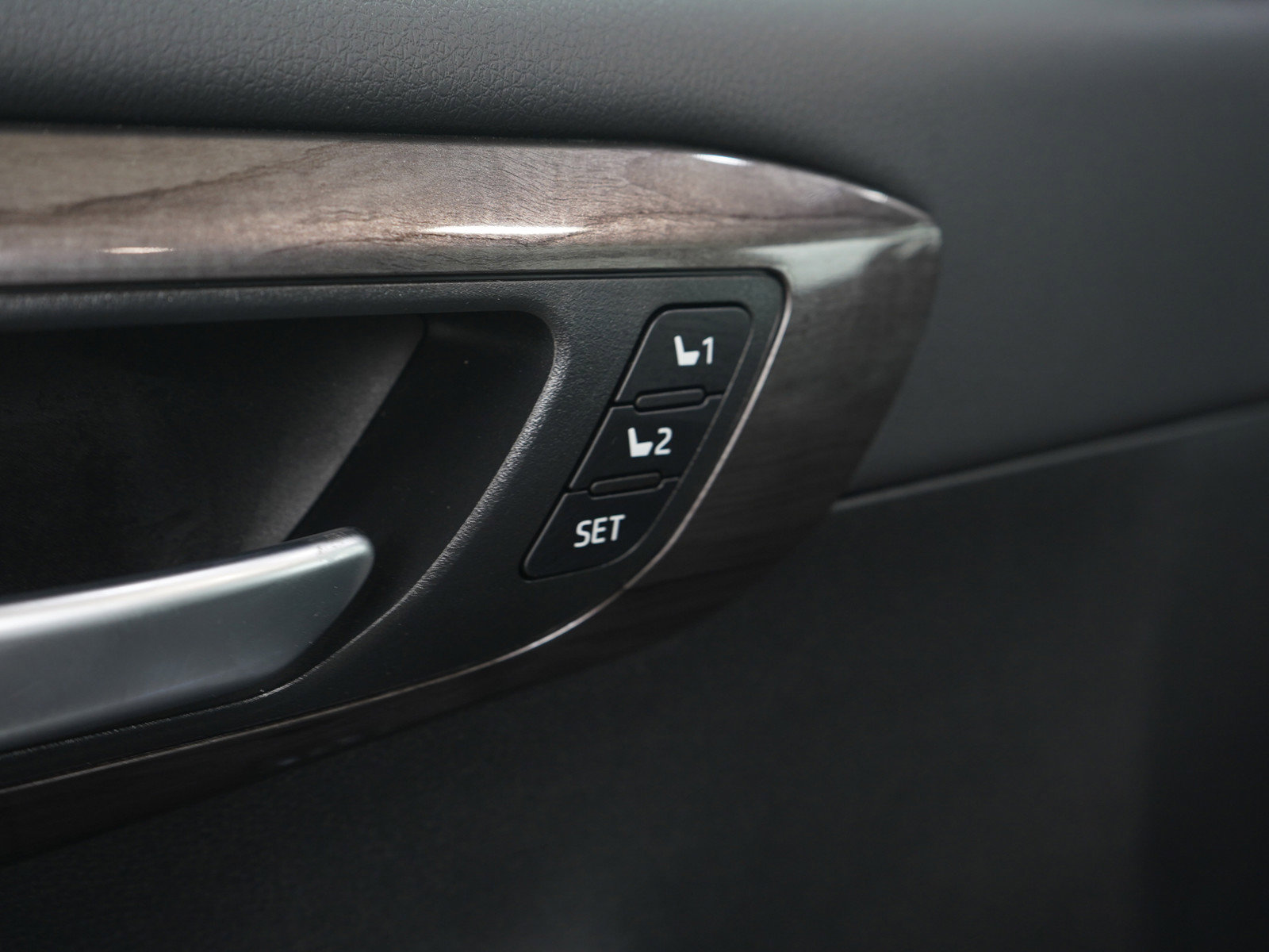 Used 2025 Toyota Highlander Platinum image 24