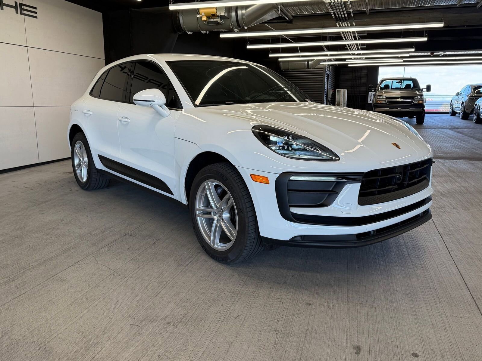 Certified 2023 Porsche Macan AWD/4WD image 6