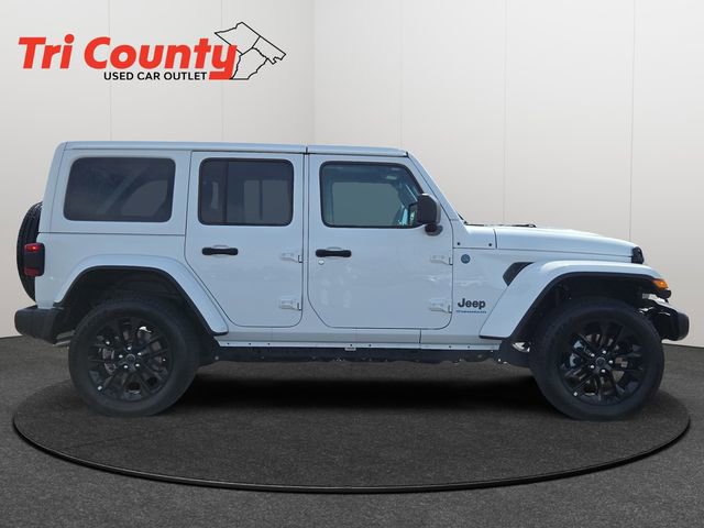 Used 2025 Jeep Wrangler Unlimited Sahara w/ Safety Group image 9