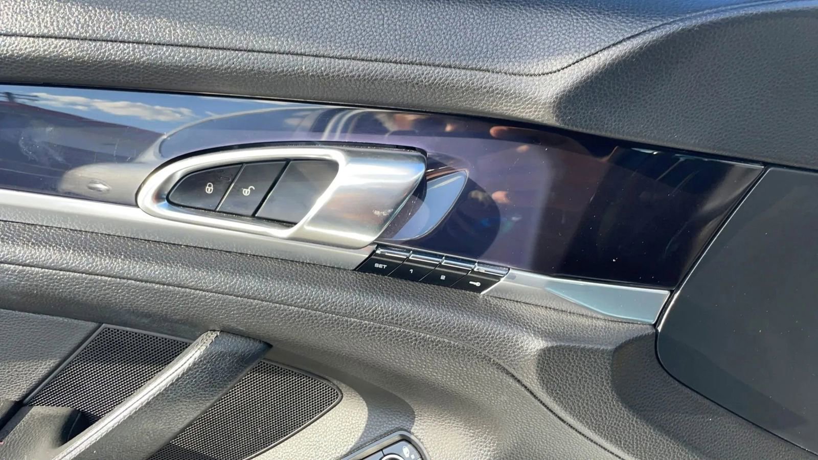 Used 2015 Porsche Panamera S RWD image 23