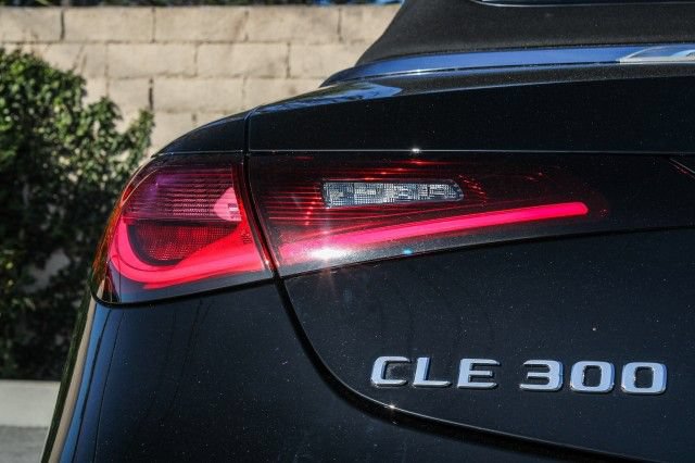 Used 2025 Mercedes-Benz CLE 300 4MATIC Cabriolet image 9