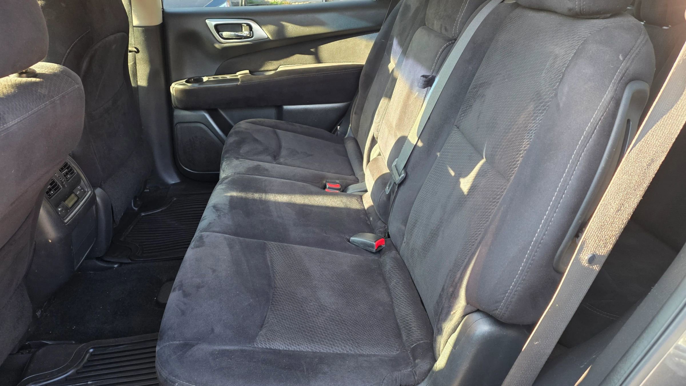 Used 2015 Nissan Pathfinder S image 11