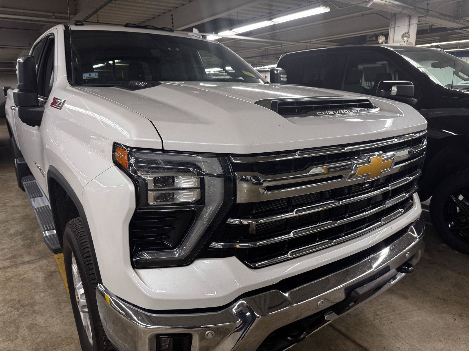 Used 2024 Chevrolet Silverado 2500 LTZ w/ LTZ Plus Package AWD/4WD video 1