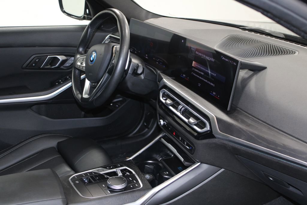 Used 2024 BMW 330e image 28