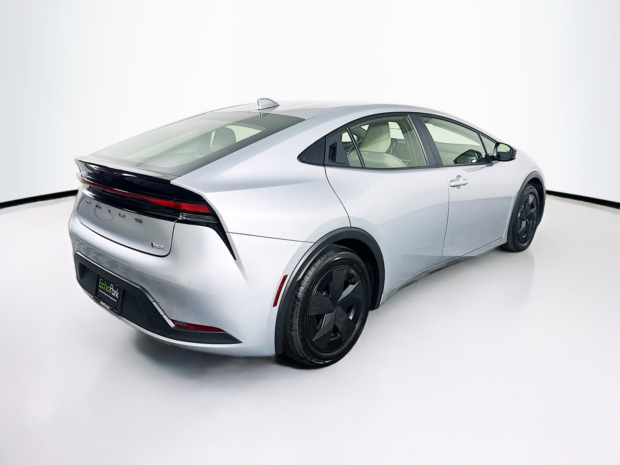 Used 2025 Toyota Prius LE FWD image 9