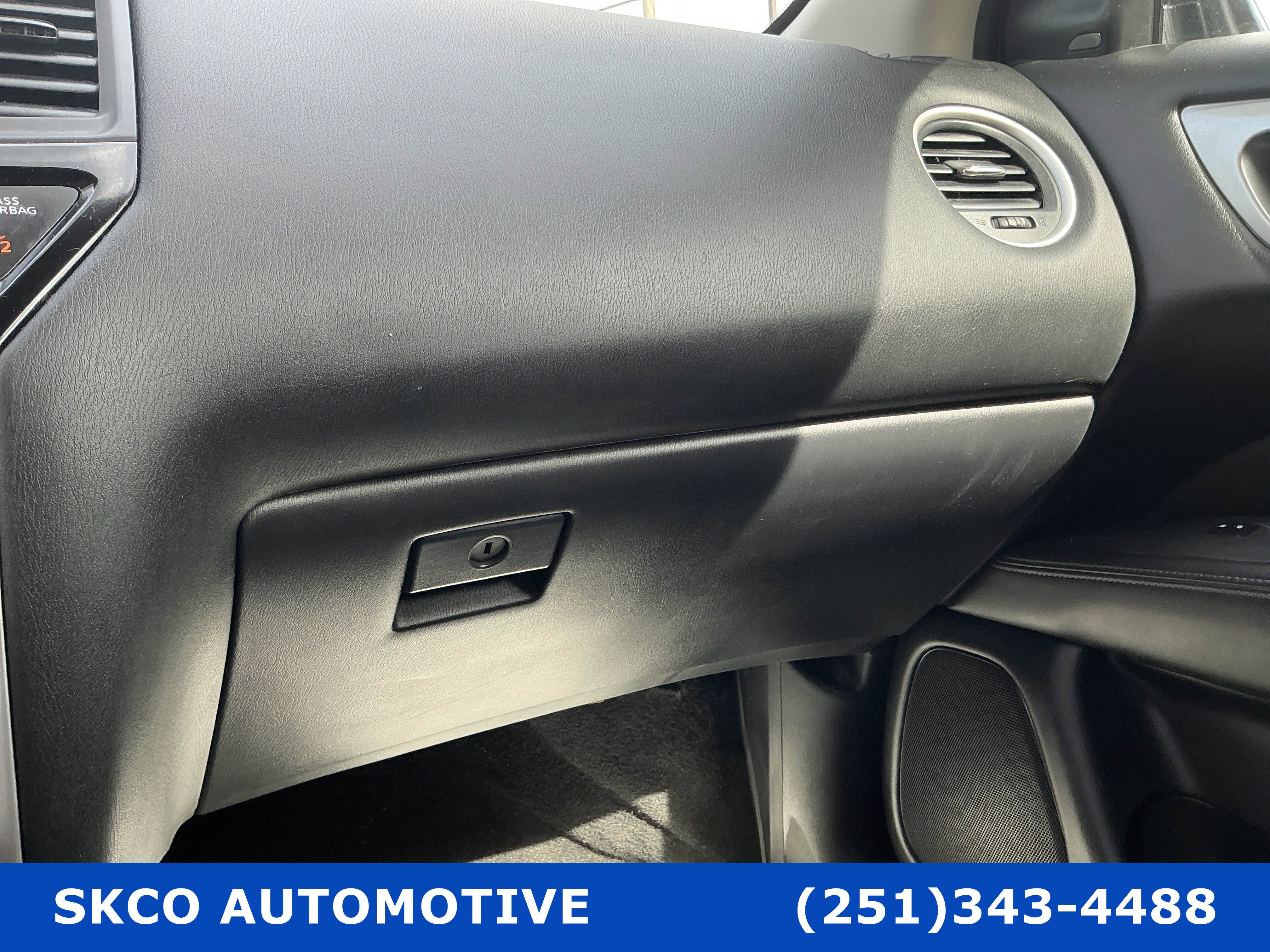 Used 2019 Nissan Pathfinder SV image 24