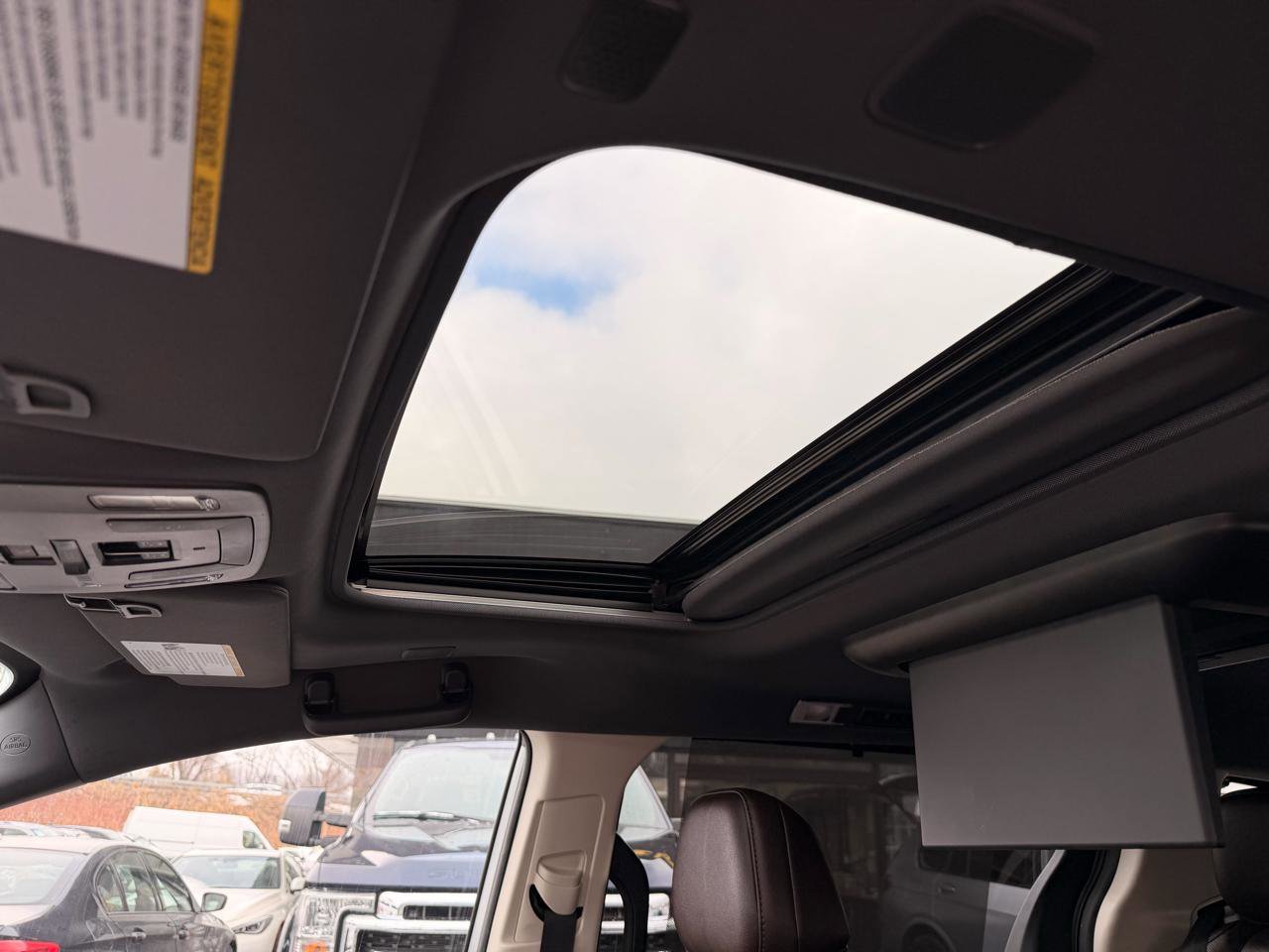 Used 2022 Toyota Sienna Platinum image 30