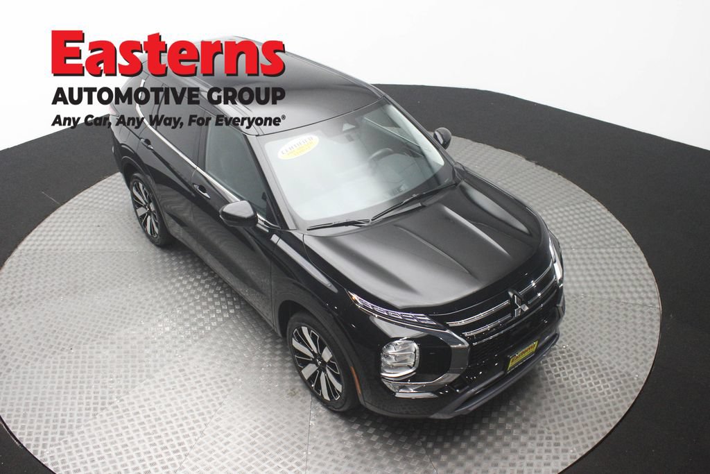 Used 2025 Mitsubishi Outlander SE AWD/4WD image 3