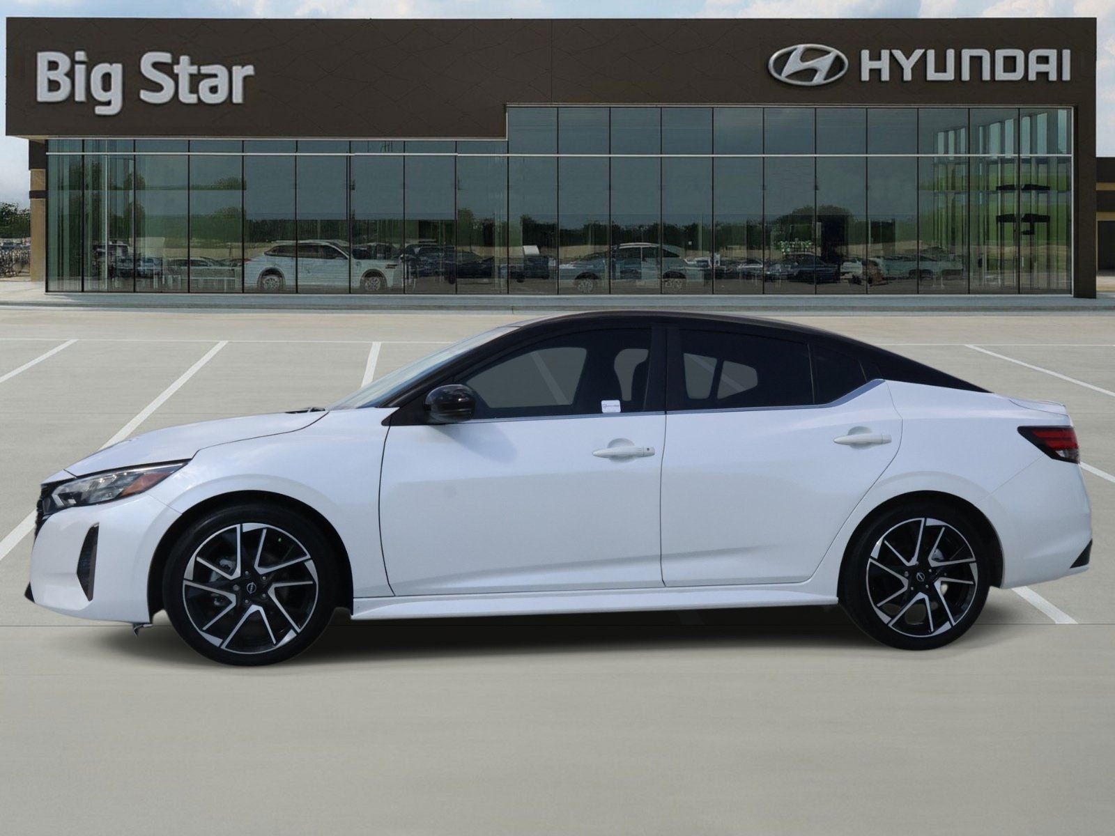 Used 2024 Nissan Sentra SR FWD image 2