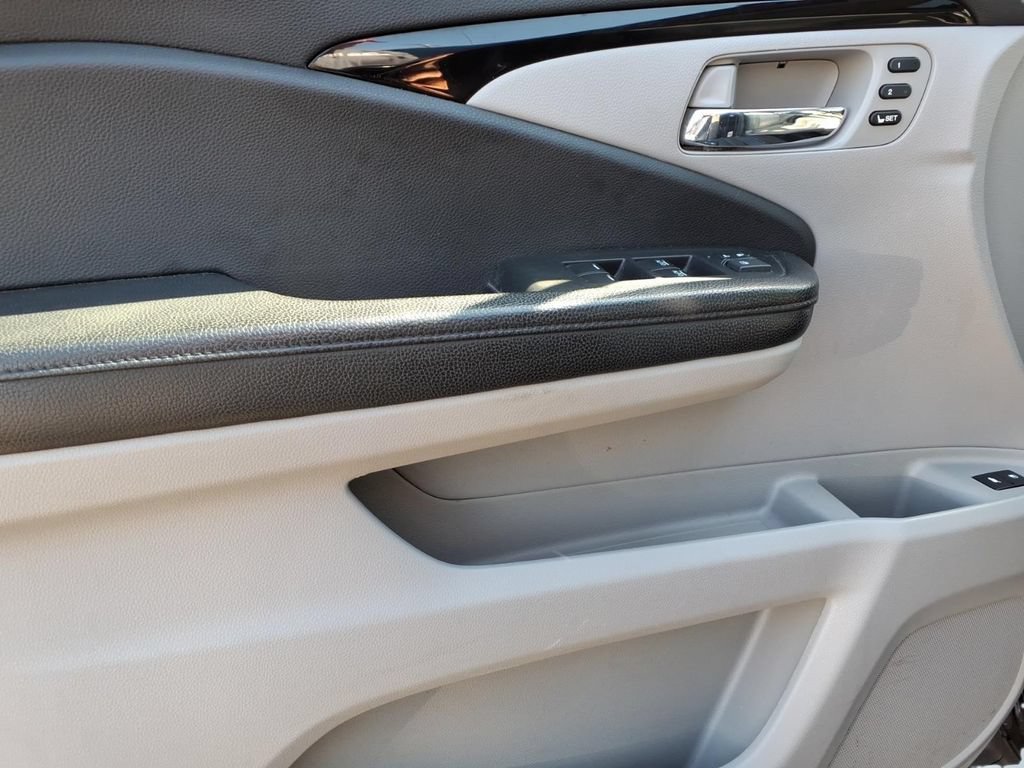 Used 2018 Honda Pilot Touring image 14