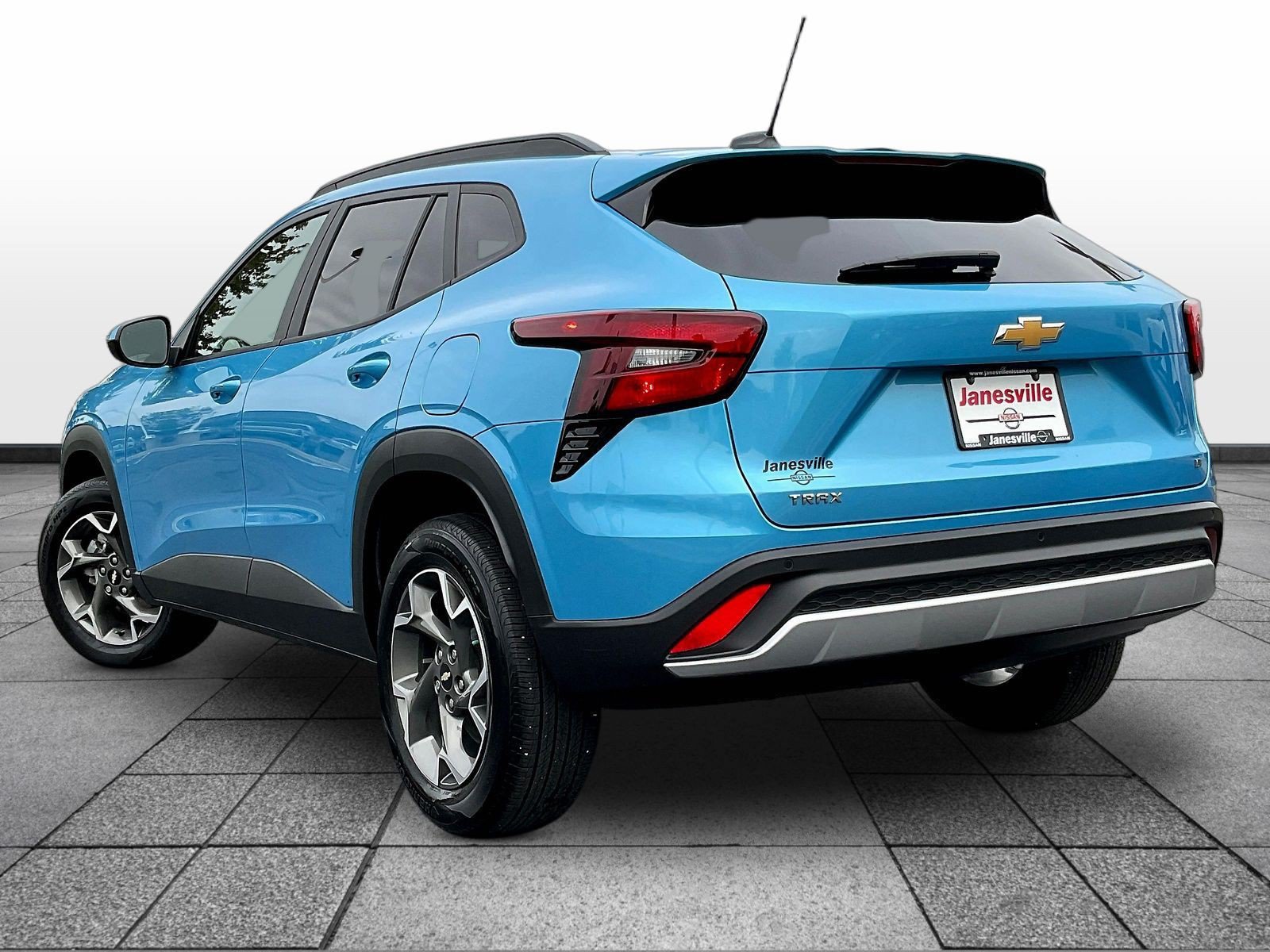Used 2025 Chevrolet Trax LT w/ Driver Confidence Package FWD image 5