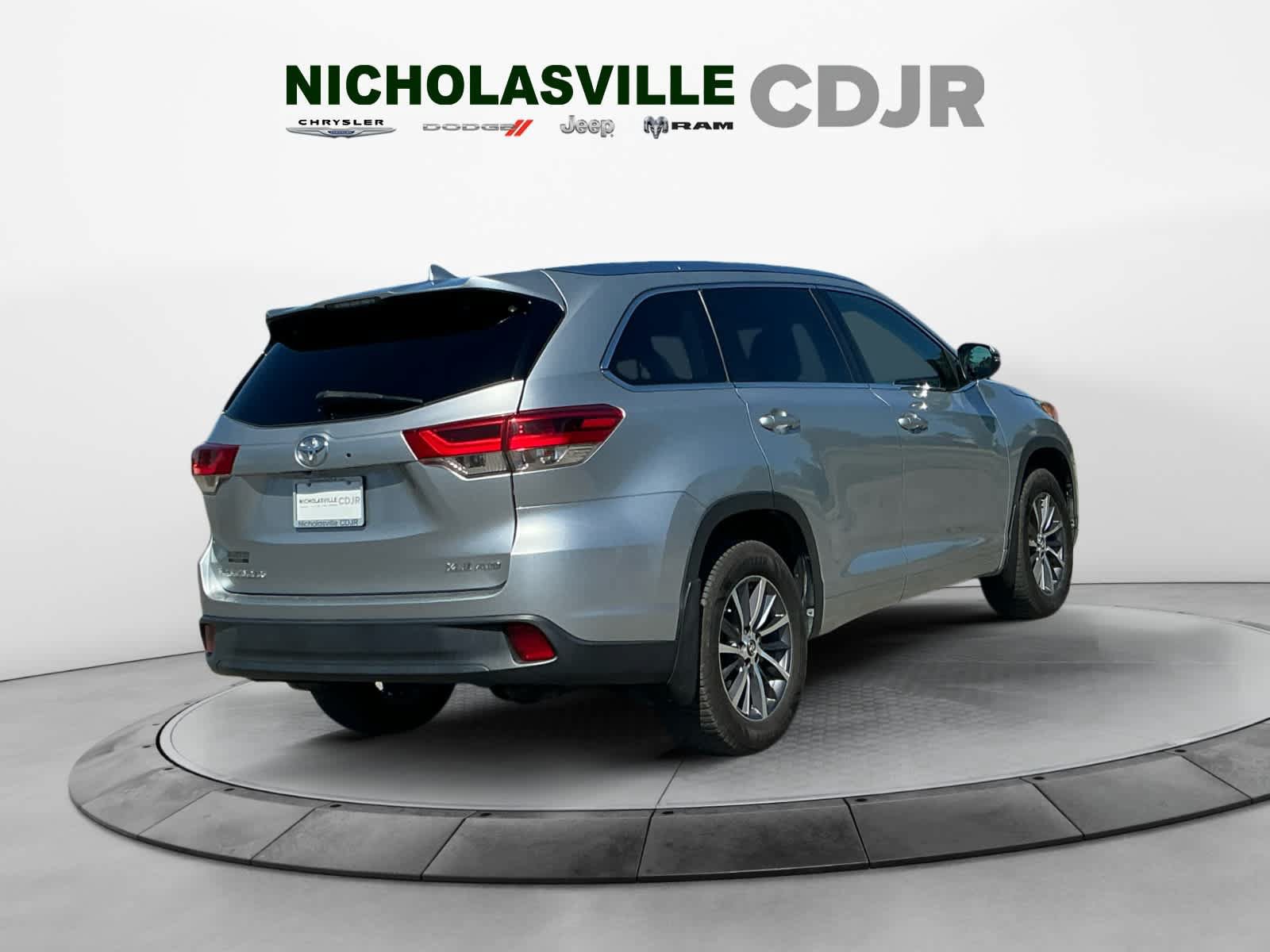 Used 2017 Toyota Highlander XLE AWD/4WD image 5
