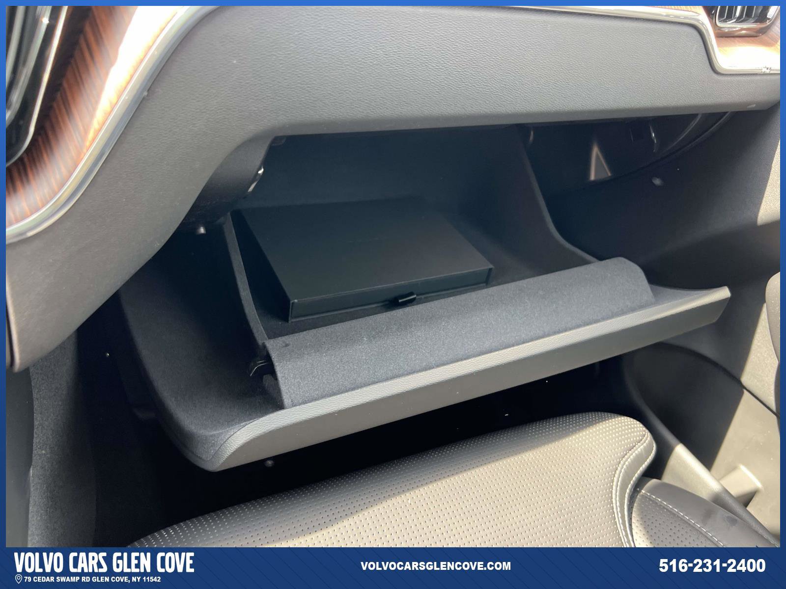 Used 2024 Volvo XC60 B5 Ultimate w/ Protection Package Premier image 33