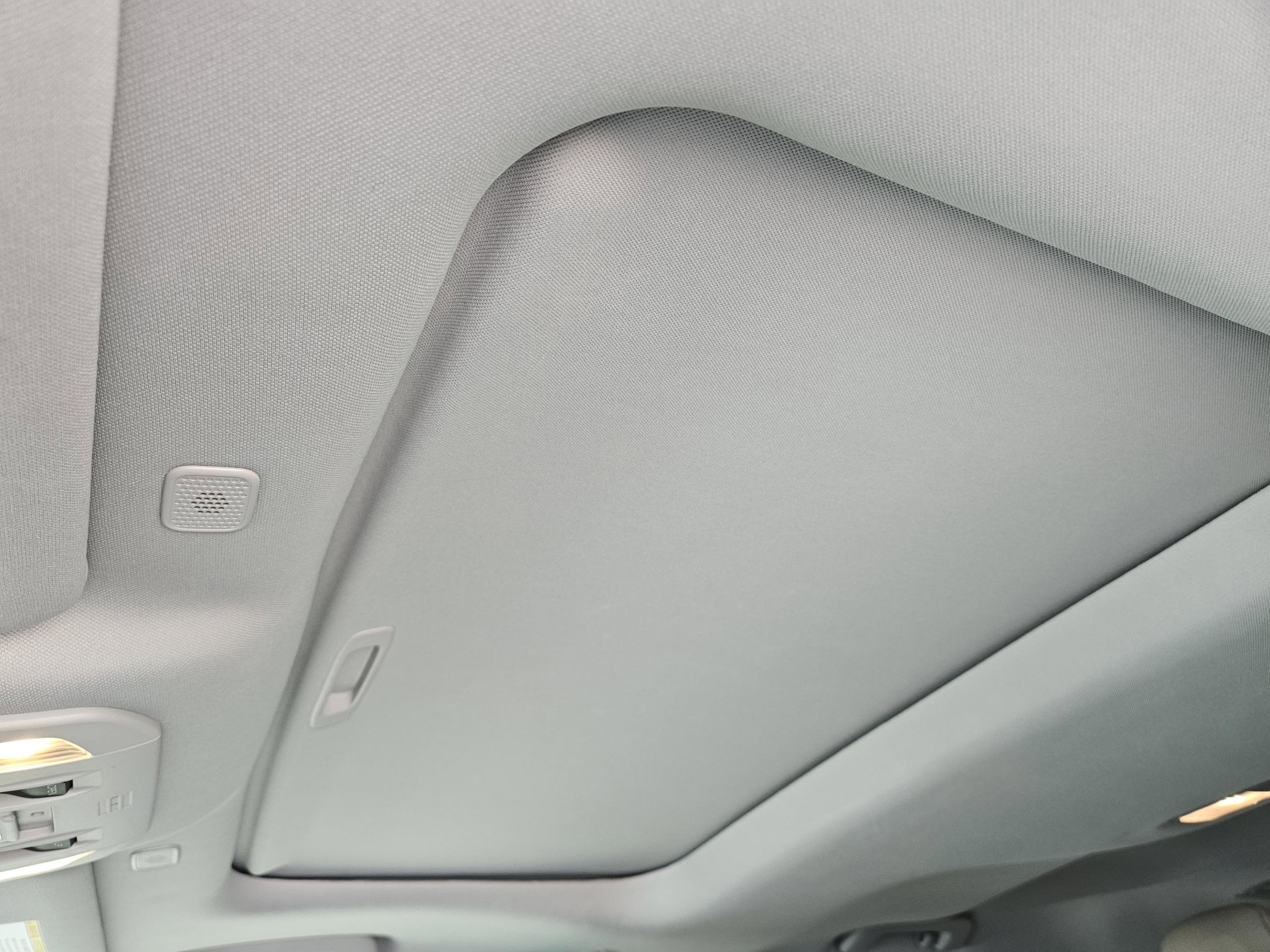 Used 2023 Toyota Highlander XLE image 32