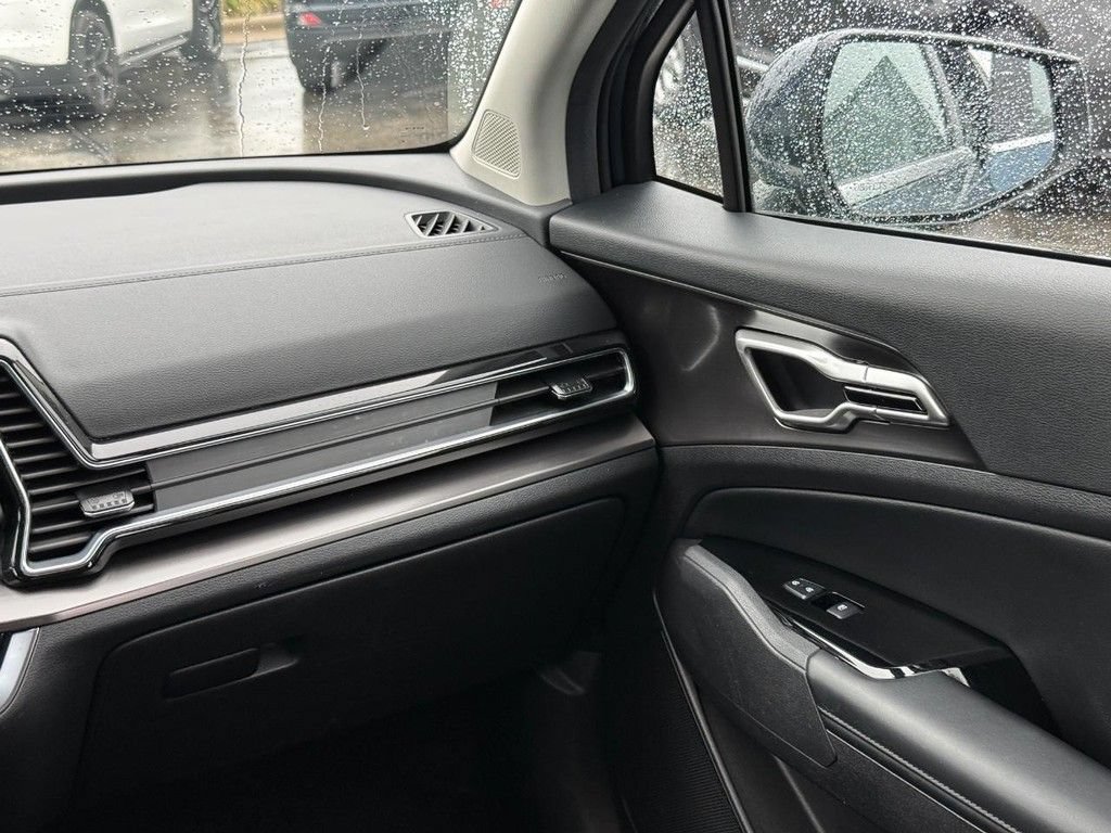 Used 2025 Kia Sportage EX AWD/4WD image 12