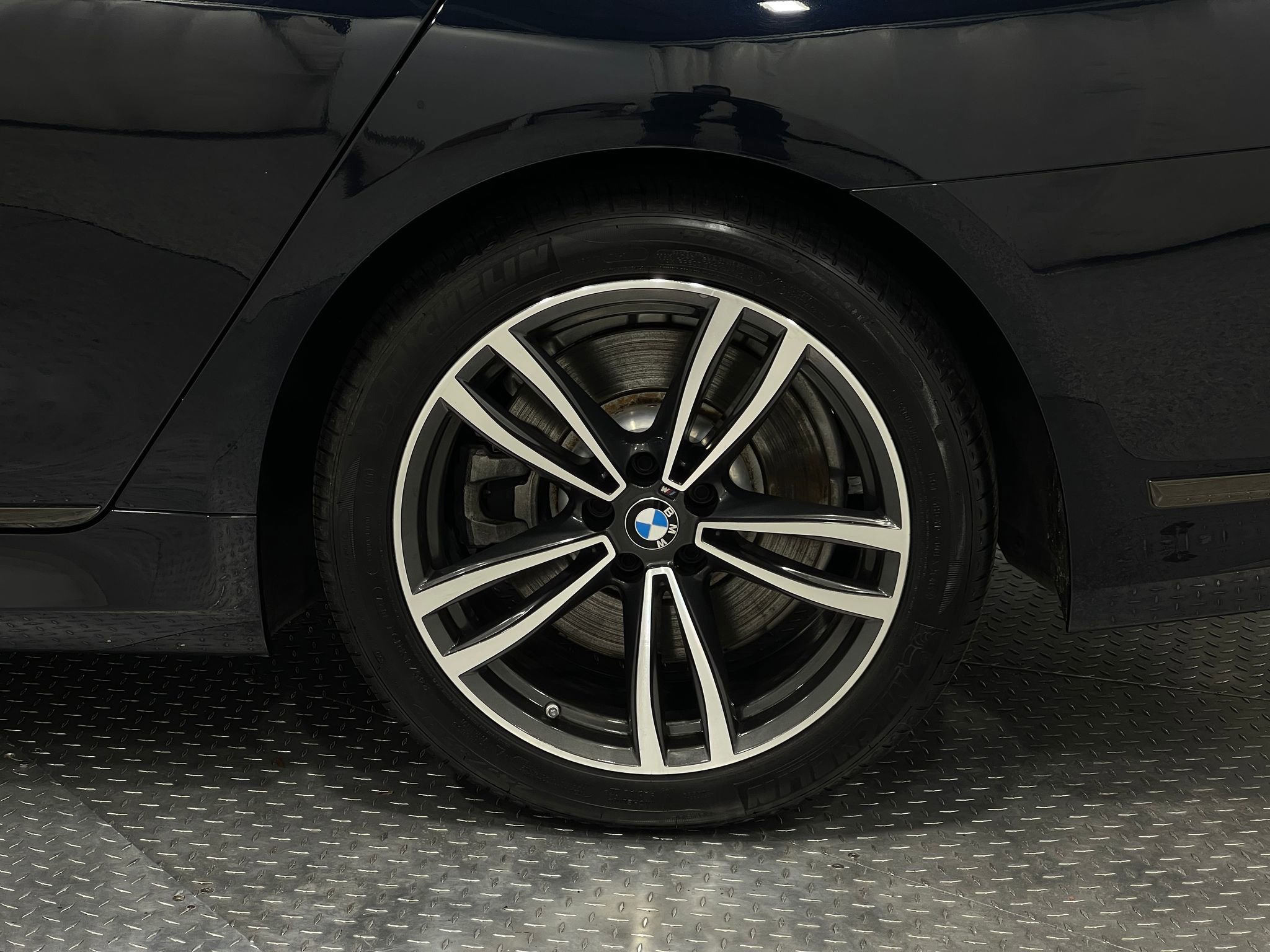 Used 2021 BMW 750i xDrive w/ Executive Package image 35