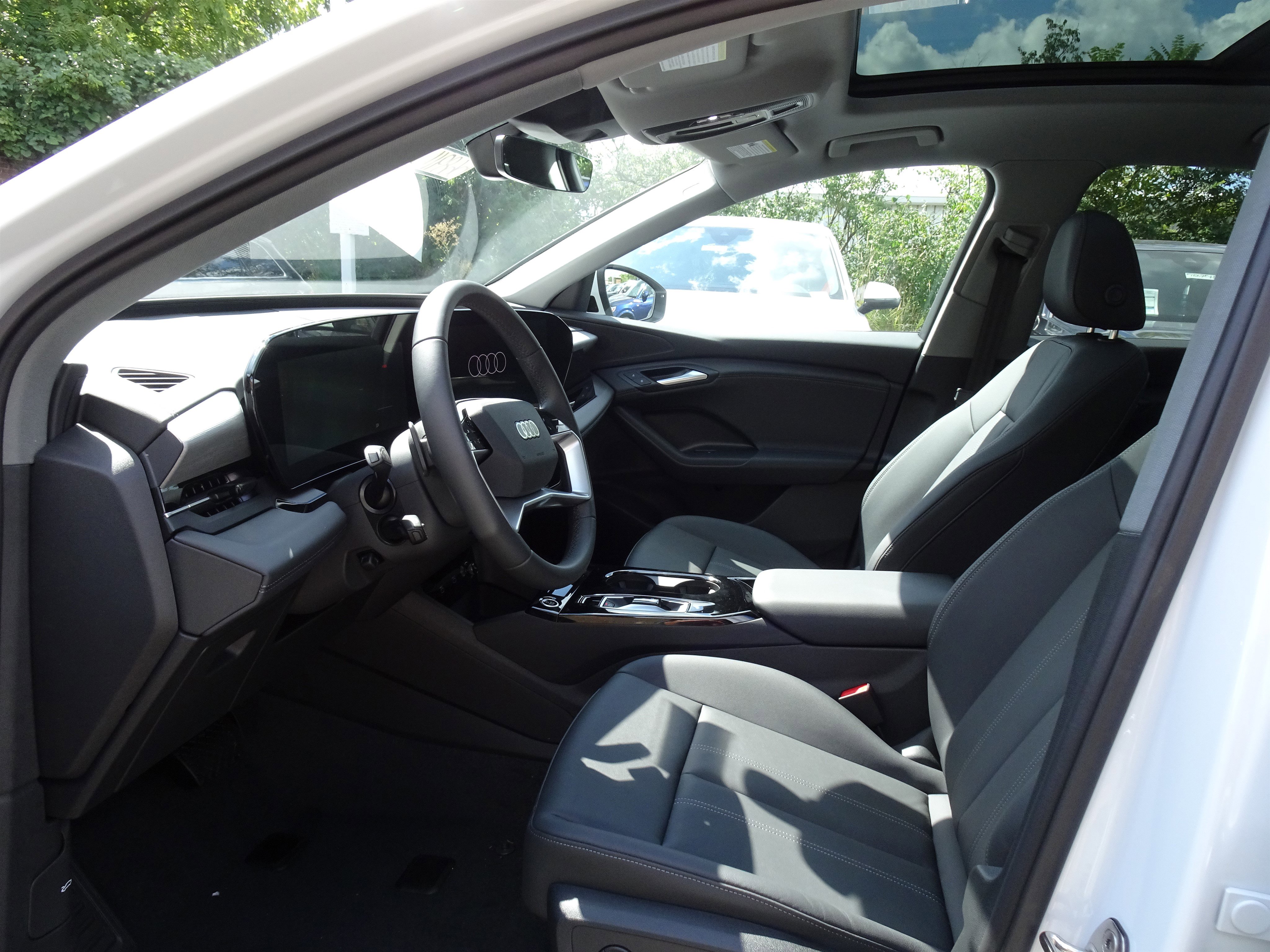 New 2025 Audi Q6 e-tron Premium image 4