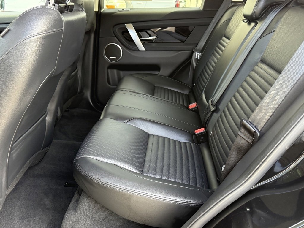 Used 2025 Land Rover Discovery Sport S image 31