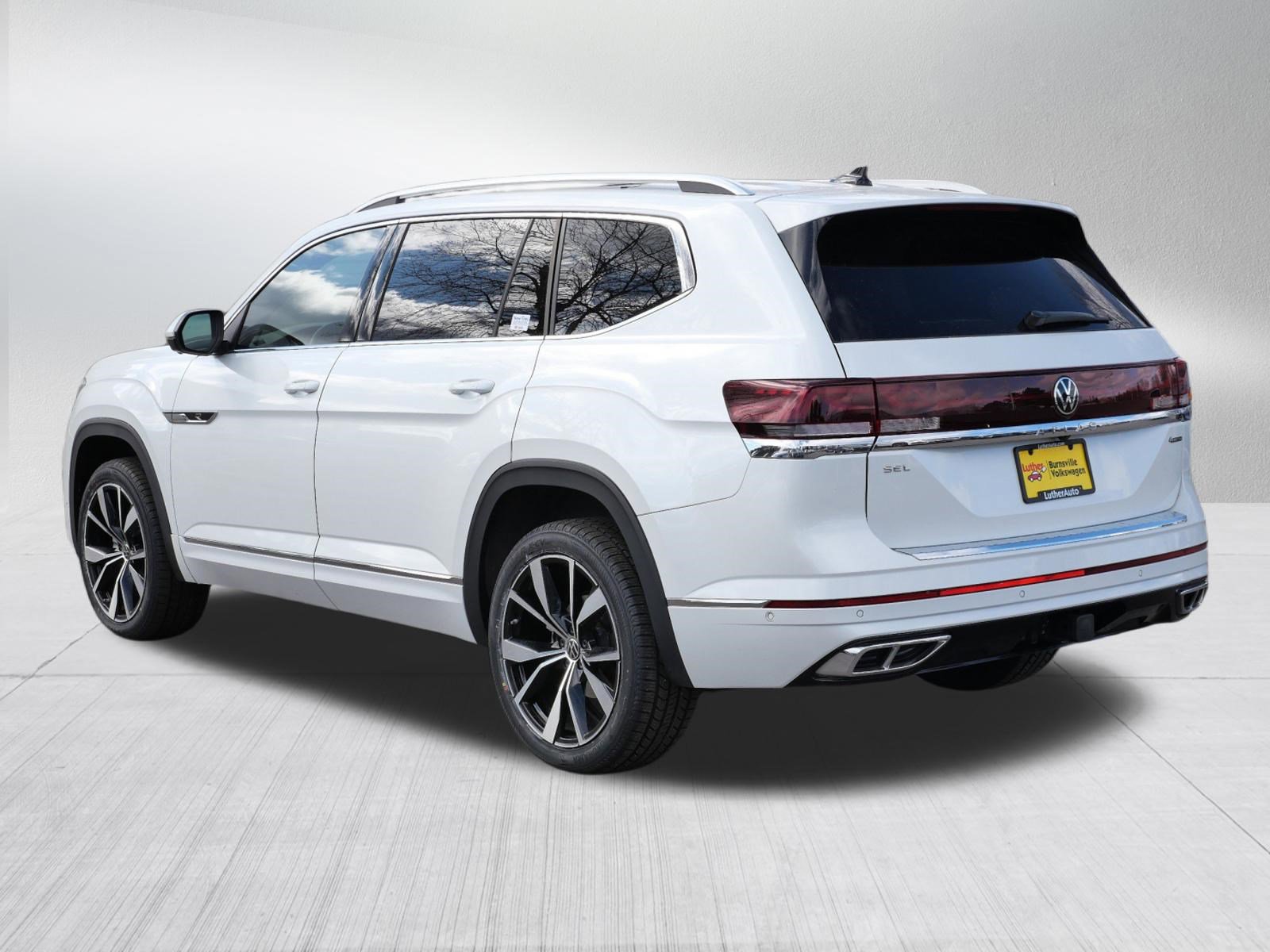 Certified 2024 Volkswagen Atlas SEL Premium R-Line image 5