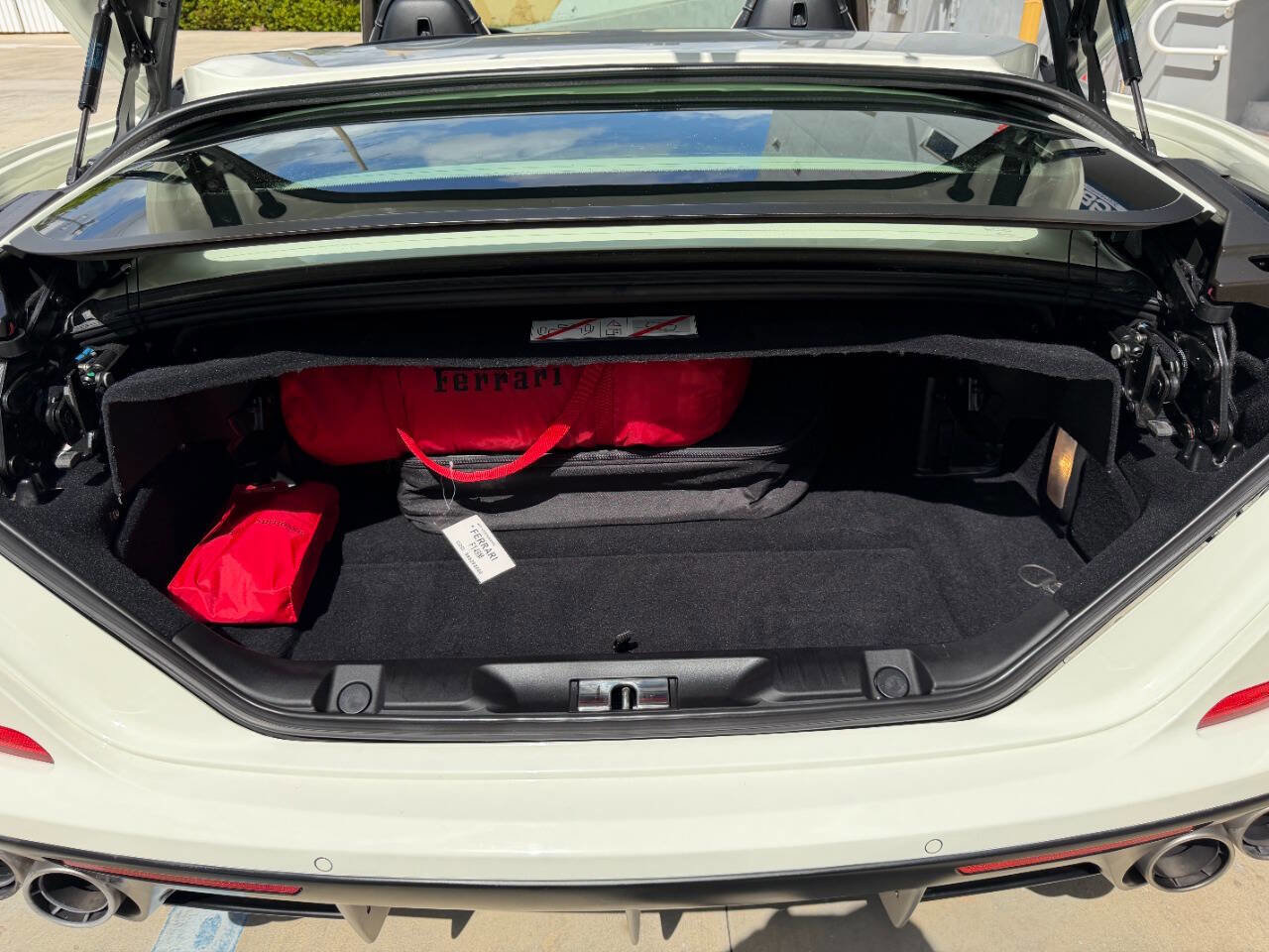 Used 2015 Ferrari California T RWD image 27