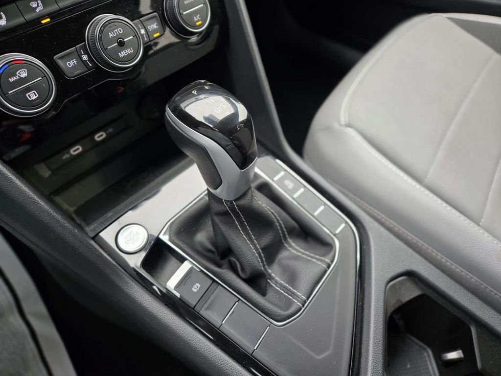 Used 2024 Volkswagen Taos SE image 28