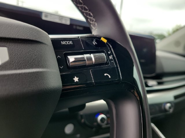 New 2027 Kia Carnival SX w/ Dark Edition Package FWD image 32